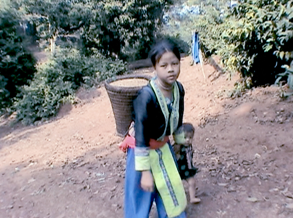 Laos /Cambodge -Laos village Hmong.