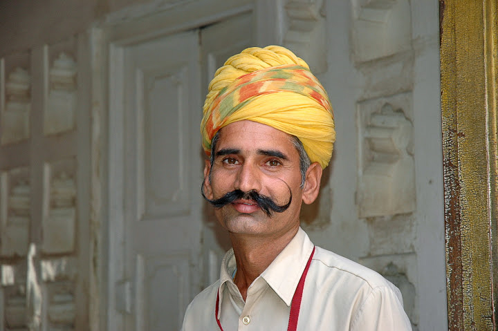 2011 12 07 Jodhpur gardien moustachu.
