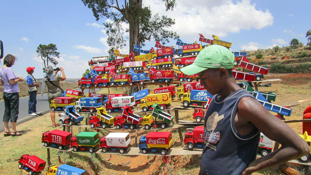Madagascar vente miniatures camions voitures