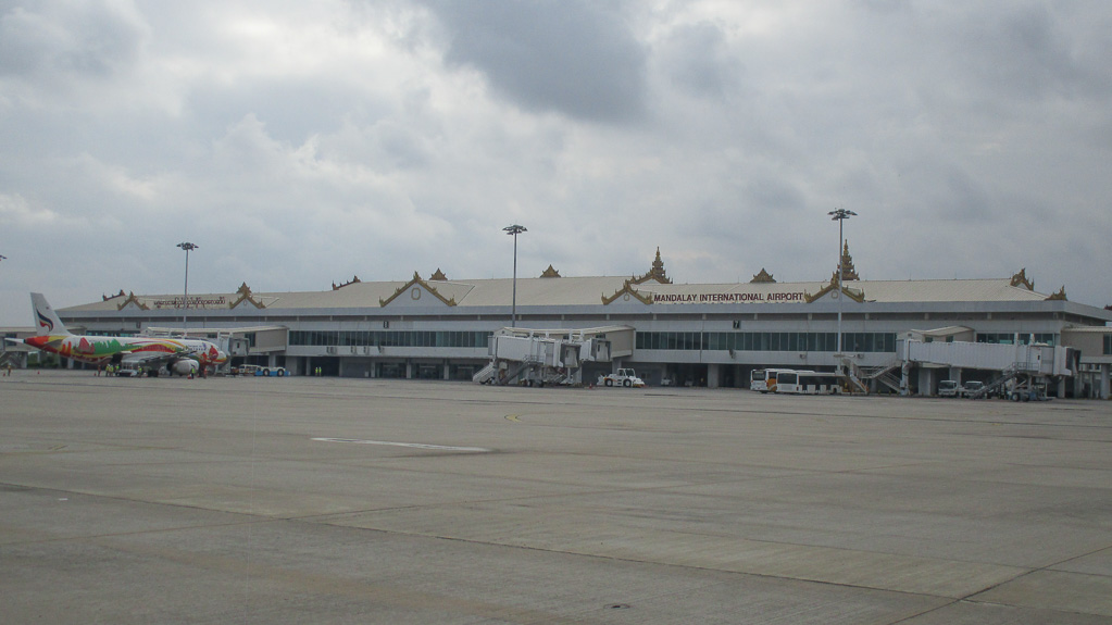 Mandalay airport arrivée