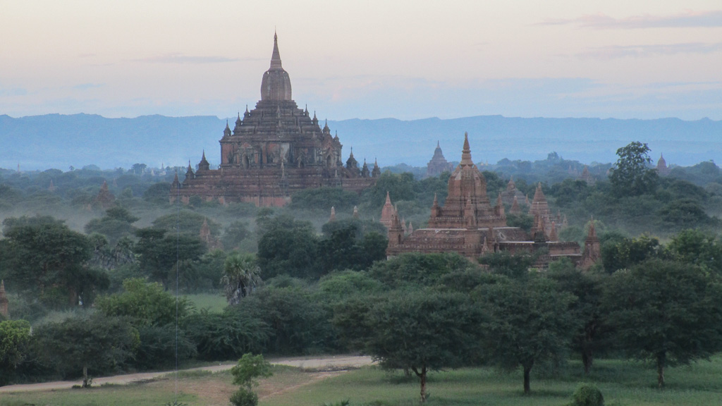 Bagan 2e coucher de soleil au temple Pyathada