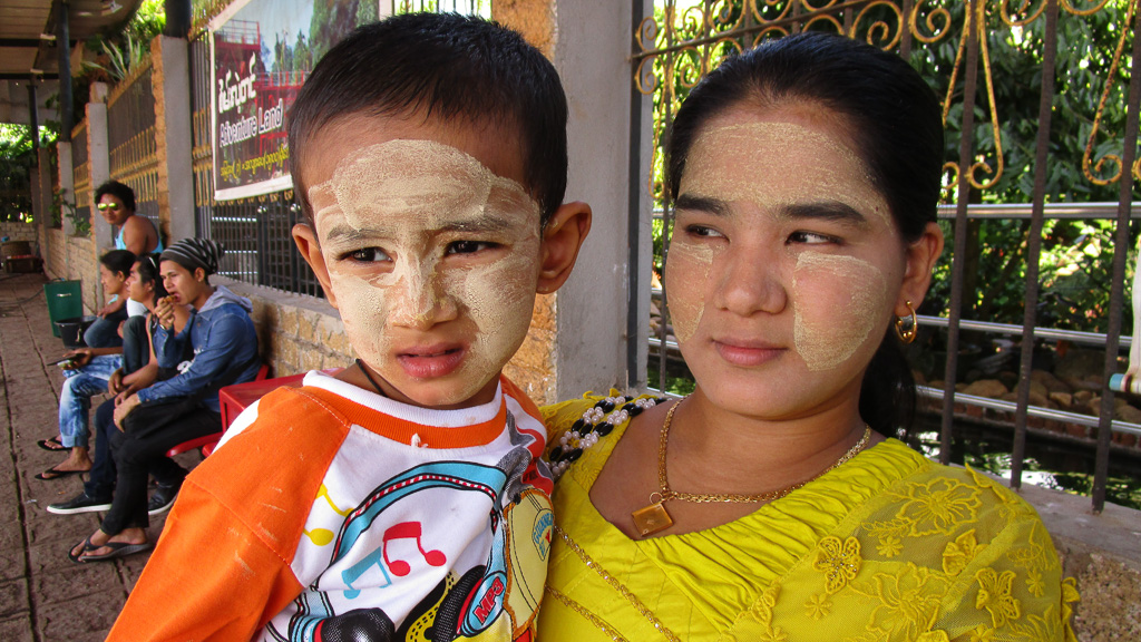 Yangon femme avec enfant