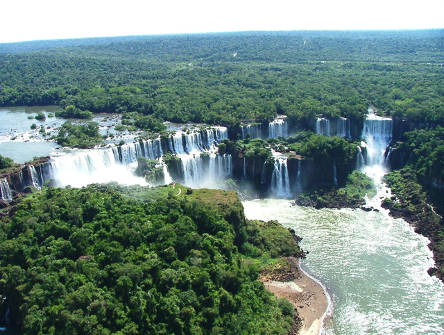 Iguacu chutes côté brésil-vue aérienne